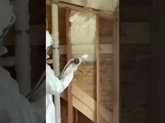 Vedi come si spruzza la macchina di schiuma!